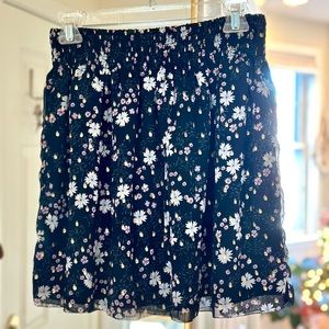 NWOT Ann Taylor Loft Mini Flowy Skirt - Black w/ Metallic Floral Detail - Small